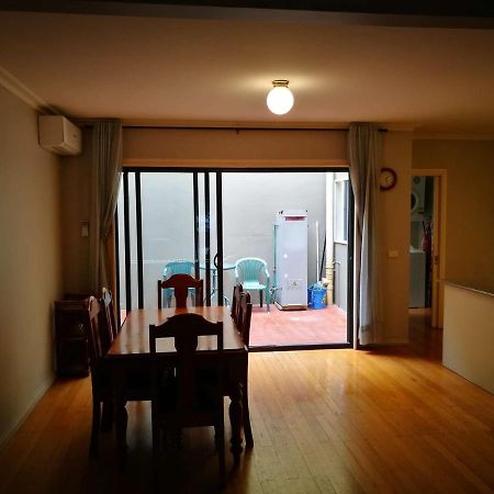 Moonee Valley Views Aparthotel เมลเบิร์น ภายนอก รูปภาพ
