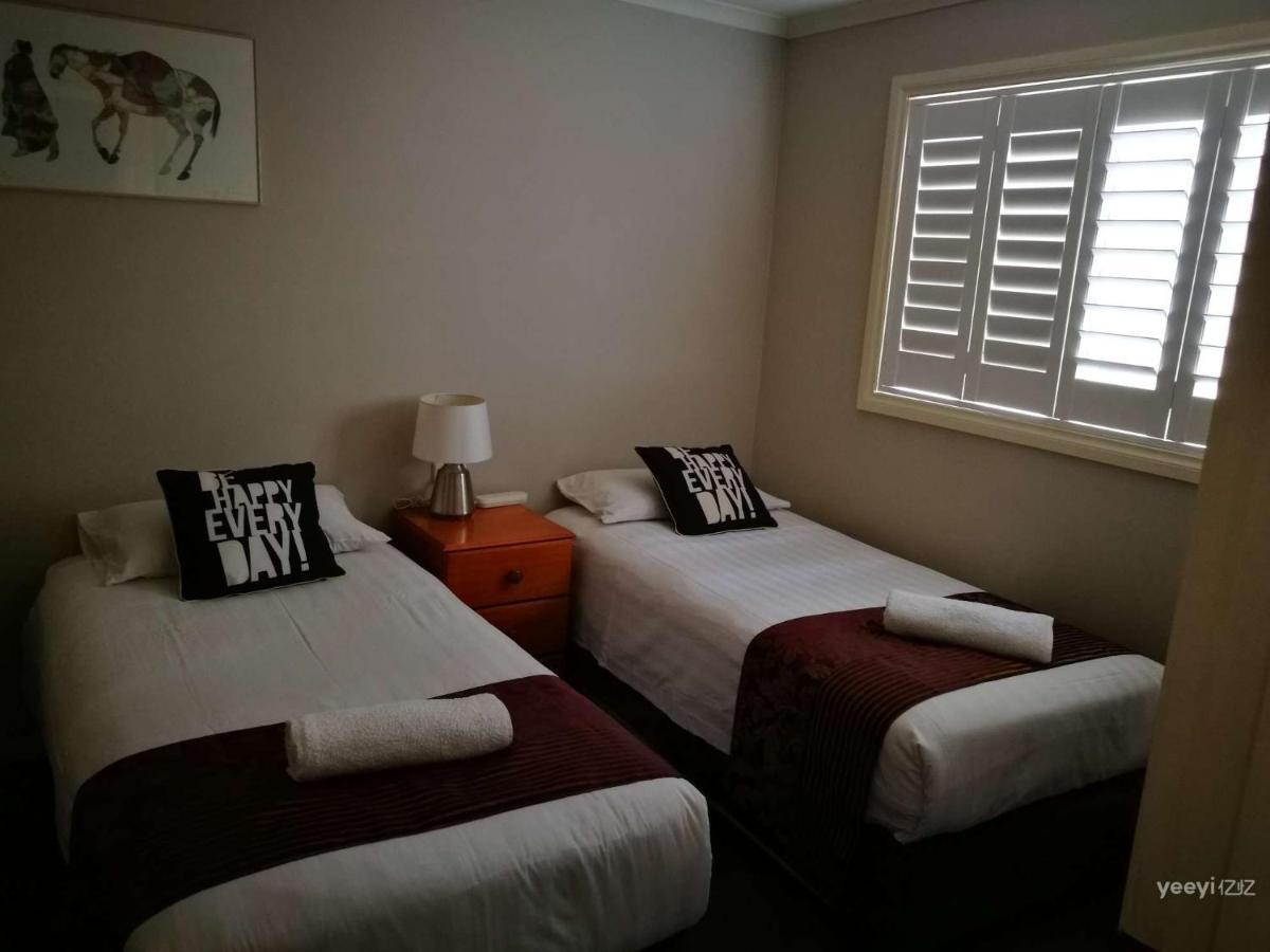 Moonee Valley Views Aparthotel เมลเบิร์น ภายนอก รูปภาพ