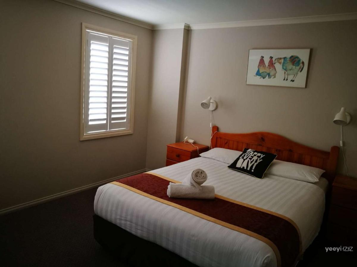 Moonee Valley Views Aparthotel เมลเบิร์น ภายนอก รูปภาพ