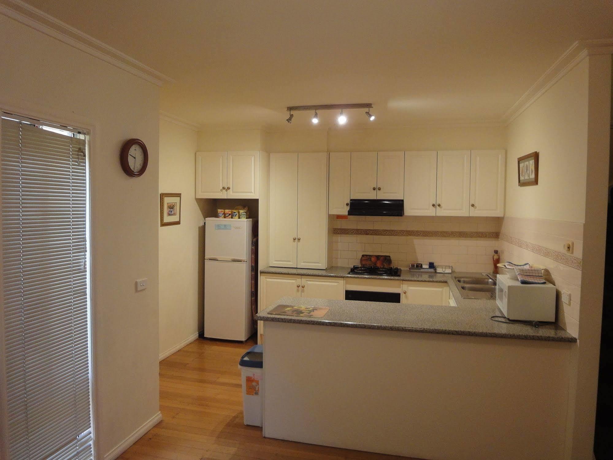 Moonee Valley Views Aparthotel เมลเบิร์น ภายนอก รูปภาพ