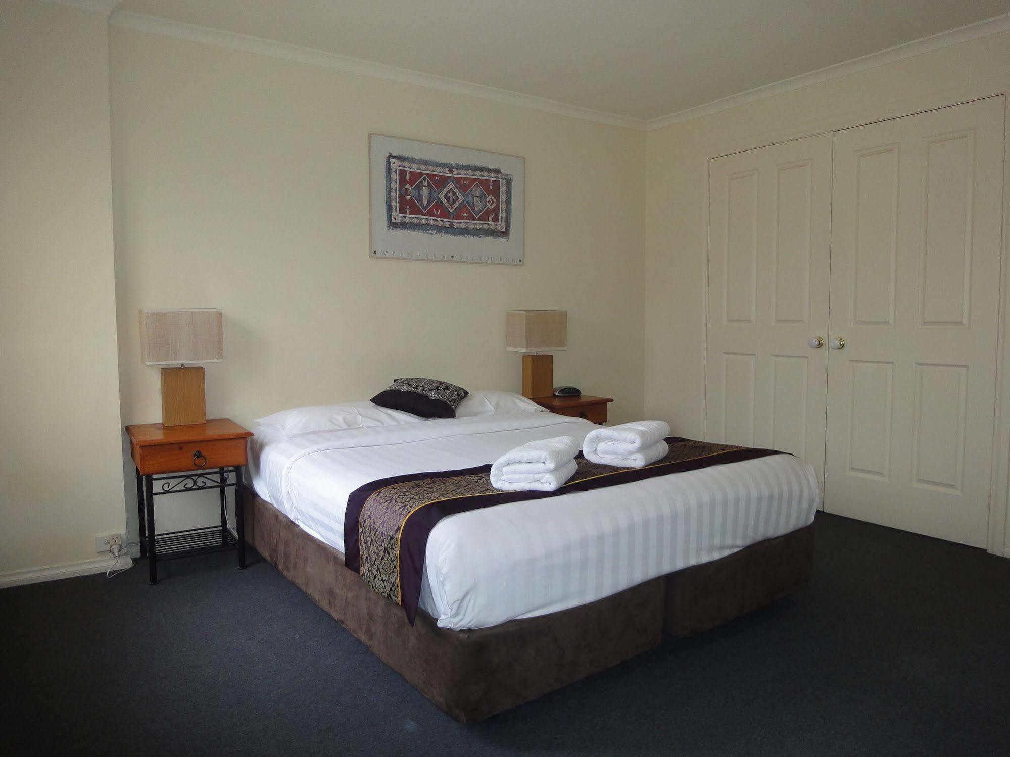 Moonee Valley Views Aparthotel เมลเบิร์น ภายนอก รูปภาพ